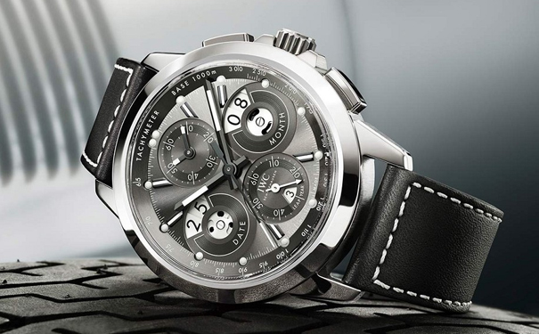 圆形表壳的设计原型来自1950-1960年代的早期工程师系列腕表