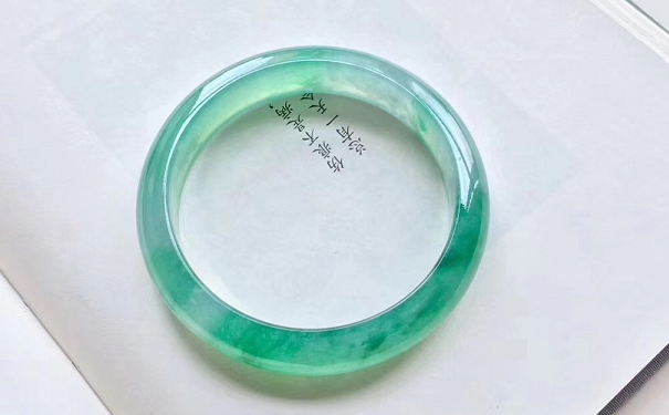 翡翠手镯，为什么总是选不到适合的