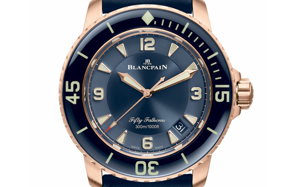 搭载 Caliber 1315 自动上链机芯