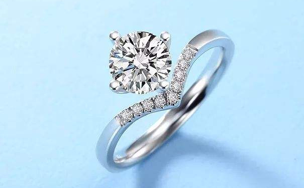 镶钻戒指