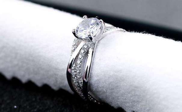 市面上可以买到明星钻戒同款吗，价格高吗