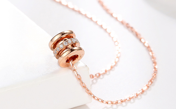 三千能买到彩金项链