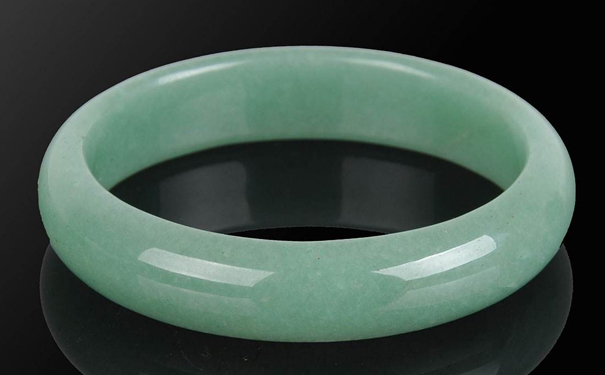 玉手镯一万元算高档的？