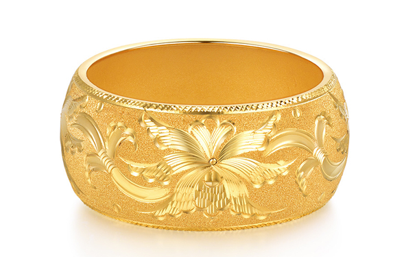 黄金圆手镯是不是要比扁手镯贵一些