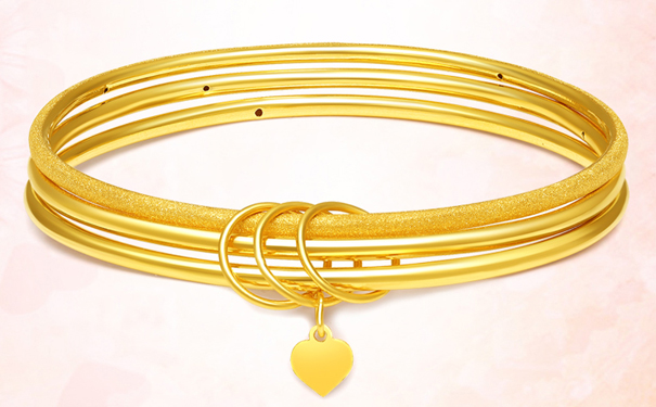 黄金圆手镯是不是要比扁手镯贵