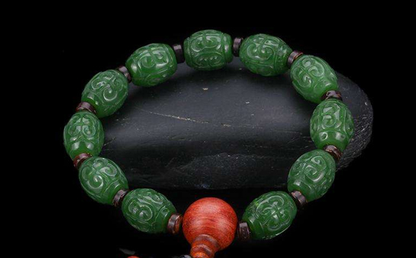 玉手串更适合多大年纪的人佩戴