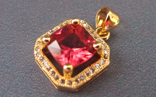 世界上有最贵的宝石吗，能买到吗