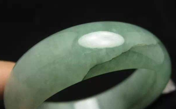 翡翠石纹是什么，和翡翠裂纹一样吗