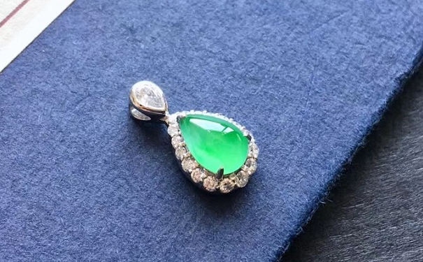 小件的翡翠首饰是不是都比较便宜