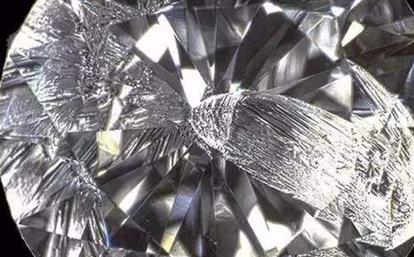 怎样的瑕疵最有损钻石的价值