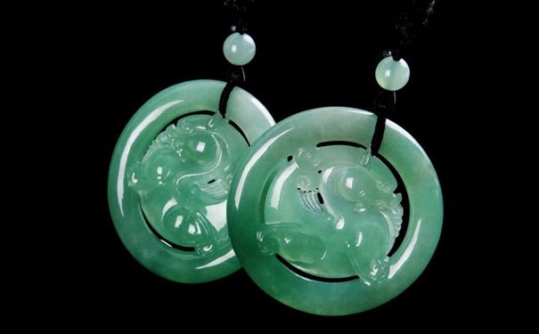 翡翠c货容易鉴别吗，市面上有翡翠c货吗