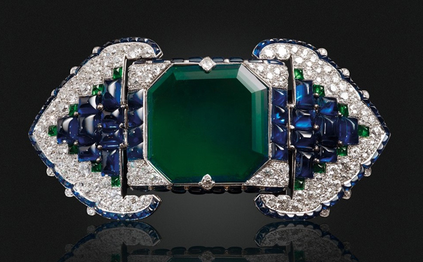 成交价最高的是一枚1912年的 Cartier 襟花胸针