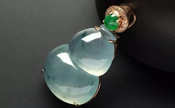 翡翠挂坠