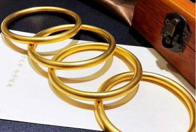 黄金手镯