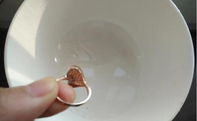 苏打水清理黄金