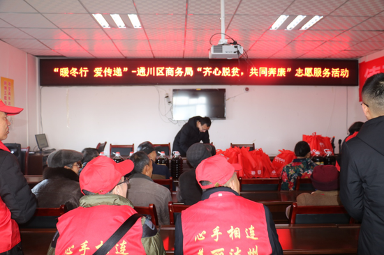 德西尔珠宝参与脱贫活动